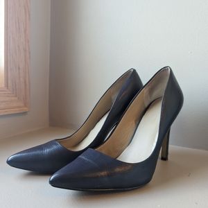 Saks Fifth Avenue sz 8.5 Navy Blue Heels